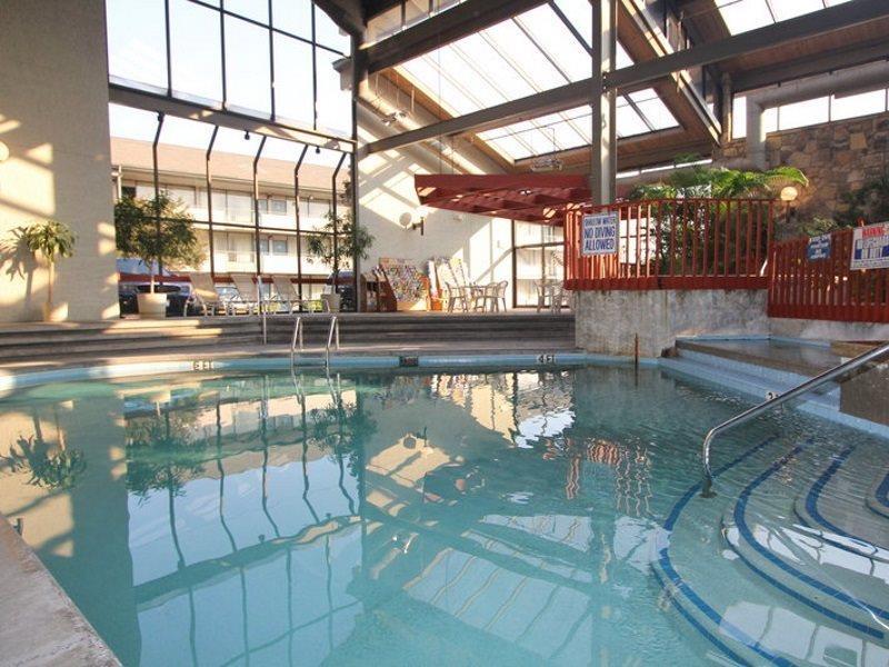 Grand Resort Hotel & Convention Center Pigeon Forge Exterior photo